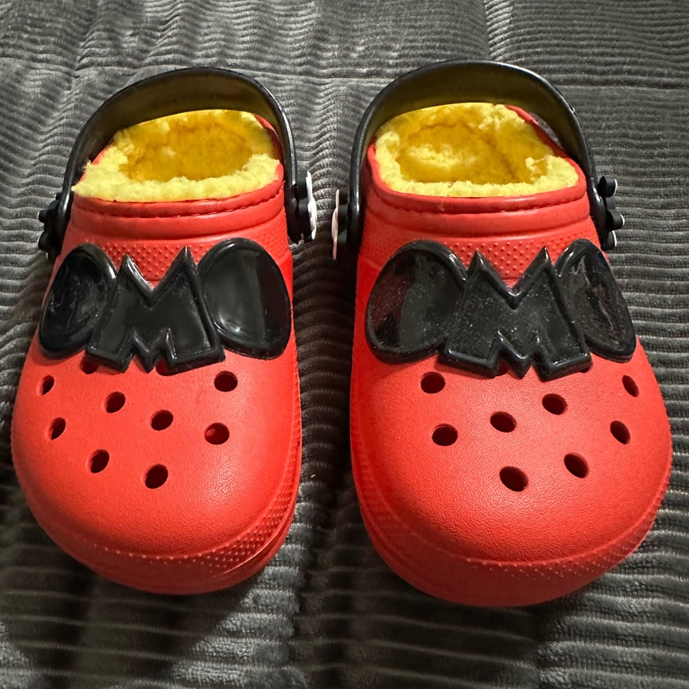 Crocs Disney Mickey Mouse fur lined shoes toddler size 10 NEW